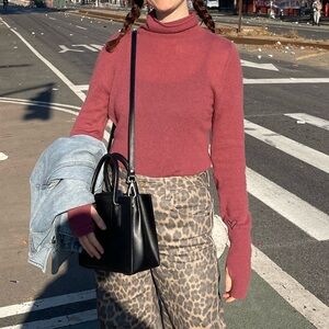 100% cashmere turtleneck sweater